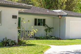 3140 Calle Largo Dr in Hollywood, FL - Foto de edificio - Building Photo