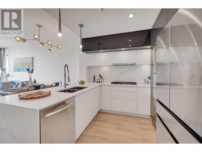 7088-7088 18th Ave in Burnaby, BC - Building Photo - Building Photo