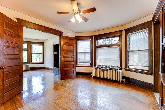 1660 Marshall Ave, Unit Upper Level #2 in St. Paul, MN - Building Photo - Building Photo
