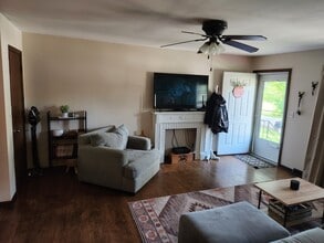 802 West St, Unit A in Harrisonville, MO - Building Photo - Building Photo