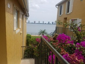 1060 Lake Shore Dr-Unit -206 in West Palm Beach, FL - Building Photo - Building Photo