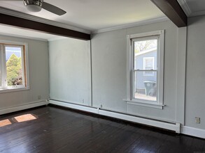 56 Thompson St in Milford, CT - Foto de edificio - Building Photo