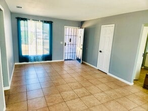 1222 Boyden Ave in Lancaster, CA - Foto de edificio - Building Photo