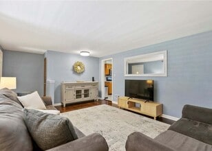 699 Doris Dr in Pittsburgh, PA - Building Photo - Building Photo