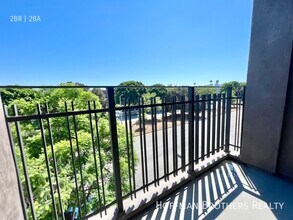 8813 Burton Way in Los Angeles, CA - Building Photo - Building Photo