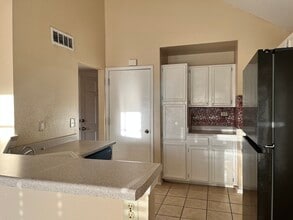 11029 Rockdale St in El Paso, TX - Foto de edificio - Building Photo
