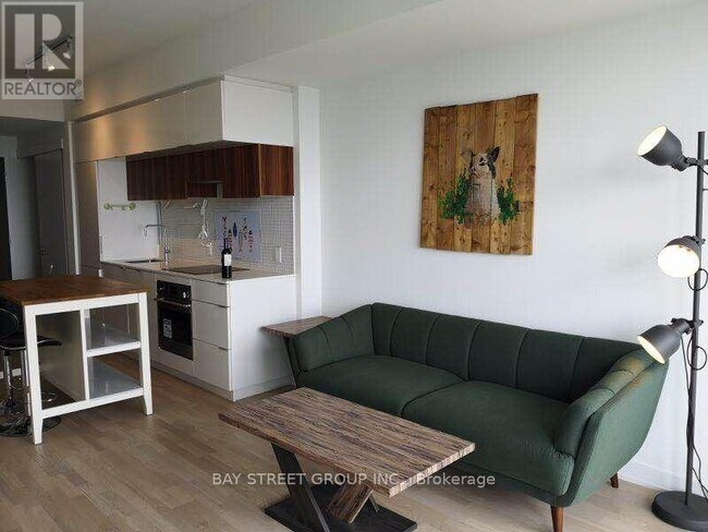 185-1185 Roehampton Ave in Toronto, ON - Building Photo - Building Photo