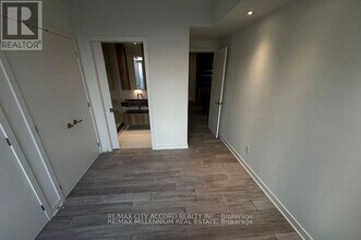 11 Yorkville Ave in Toronto, ON - Building Photo - Building Photo