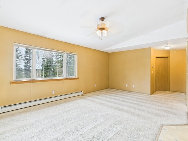 955 Pickering Dr in Fairbanks, AK - Building Photo - Building Photo