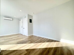 24 Wellington St in Welland, ON - Building Photo - Building Photo