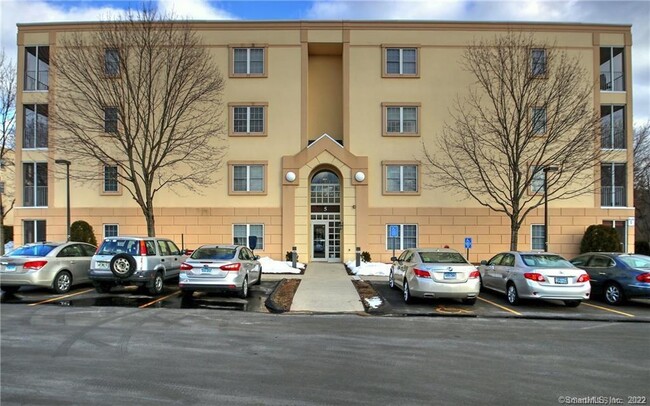 75 Washington Ave in Hamden, CT - Foto de edificio - Building Photo