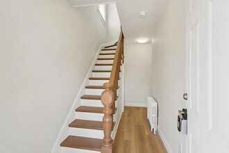 332 Locust Ave, Unit First Floor Locust in Port Chester, NY - Foto de edificio - Building Photo