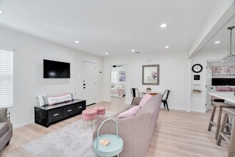 2117 Berwick Ave in Dallas, TX - Building Photo - Building Photo