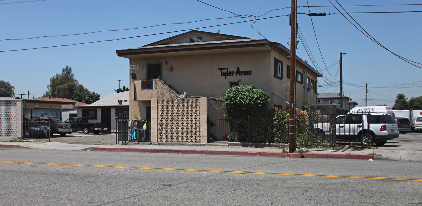 Tyler Arms Apartments in El Monte, CA - Building Photo