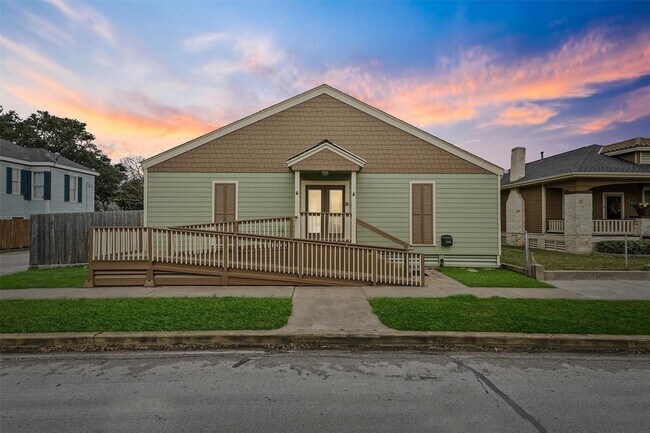 property at 3328 Bernardo De Galvez Ave