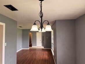 141 Slade St in Coldspring, TX - Foto de edificio - Building Photo