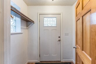 9578 Vestal Pkwy W in Apalachin, NY - Building Photo - Building Photo