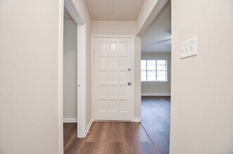 818 Overland St, Unit 11D in Stafford, TX - Building Photo - Building Photo