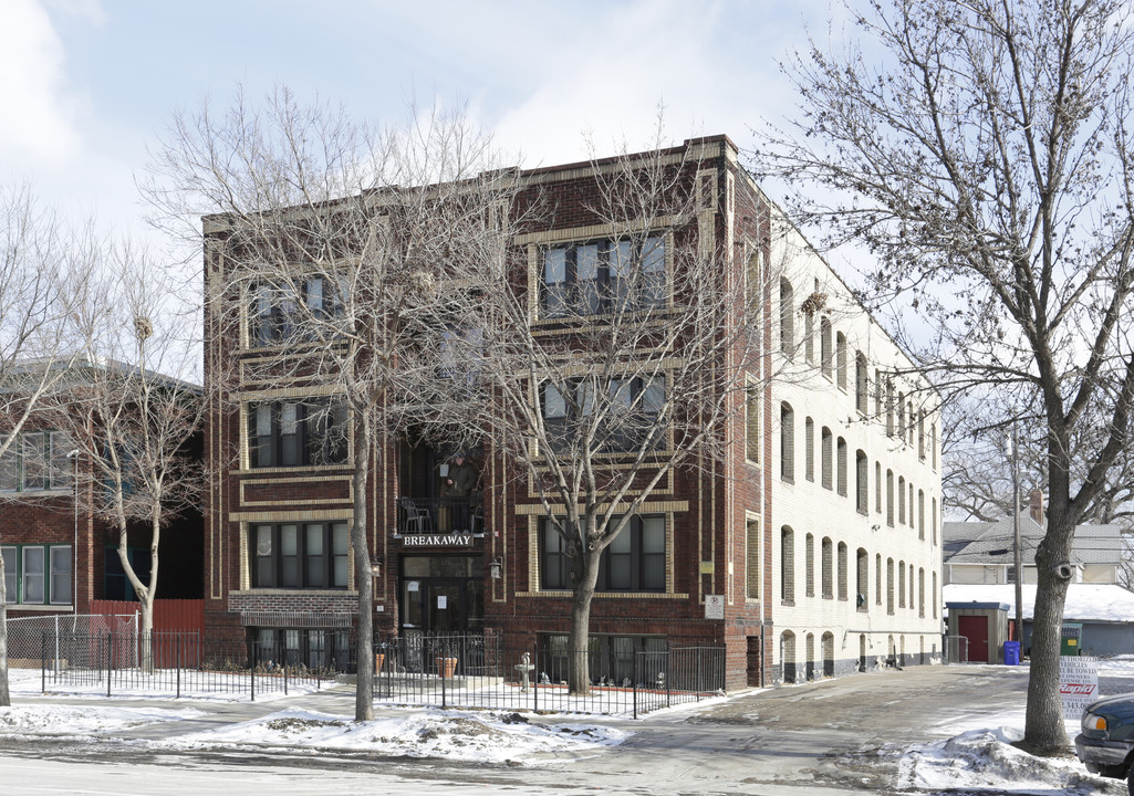 Breakaway in Minneapolis, MN - Building Photo