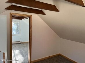 118 Tyrolean Way in Henryville, PA - Building Photo - Building Photo