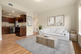 29 Peterborough St, Unit 504 in Boston, MA - Foto de edificio - Building Photo