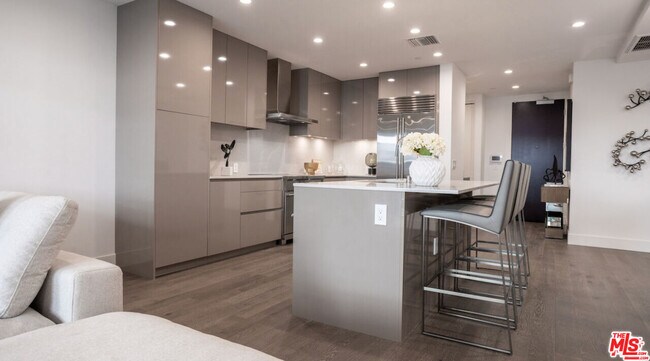 728 N Sweetzer Ave in Los Angeles, CA - Building Photo - Building Photo