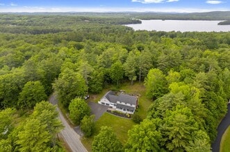 9 Hoyt Dr in Monmouth, ME - Foto de edificio - Building Photo