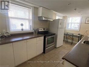 6042 Culp St in Niagara Falls, ON - Building Photo - Building Photo