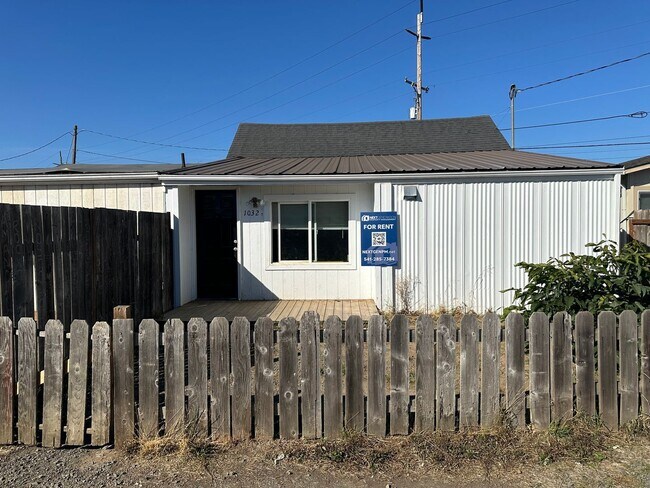 1032 Bethel Dr-Unit -A in Eugene, OR - Building Photo - Building Photo