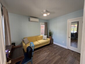 2120 Laverna Ave in Los Angeles, CA - Foto de edificio - Building Photo