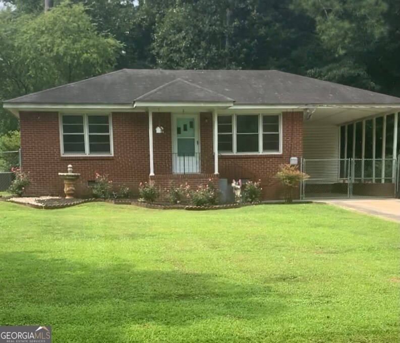 220 Kelly Dr in Fayetteville, GA - Foto de edificio