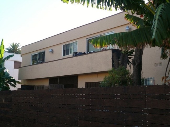 2718 S Cochran Ave in Los Angeles, CA - Building Photo - Building Photo