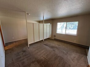 613 SW 9th St in Redmond, OR - Building Photo - Building Photo
