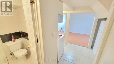 23 Bruce Beer Dr in Brampton, ON - Building Photo - Building Photo