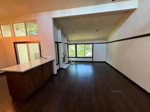 10009 NE 115th Ln in Kirkland, WA - Building Photo - Building Photo