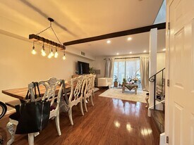 6 Beals Cove Rd, Unit F in Hingham, MA - Building Photo