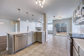 4502 Falcon Dr in Sherman, TX - Foto de edificio - Building Photo