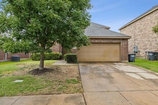 2032 Meadow View Dr in Princeton, TX - Foto de edificio - Building Photo