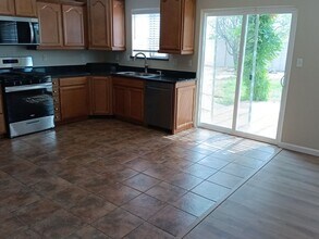 7036 Glen Hills Dr NE in Rio Rancho, NM - Building Photo - Building Photo