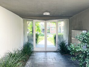 Addison Apartments in Sherman Oaks, CA - Foto de edificio - Building Photo