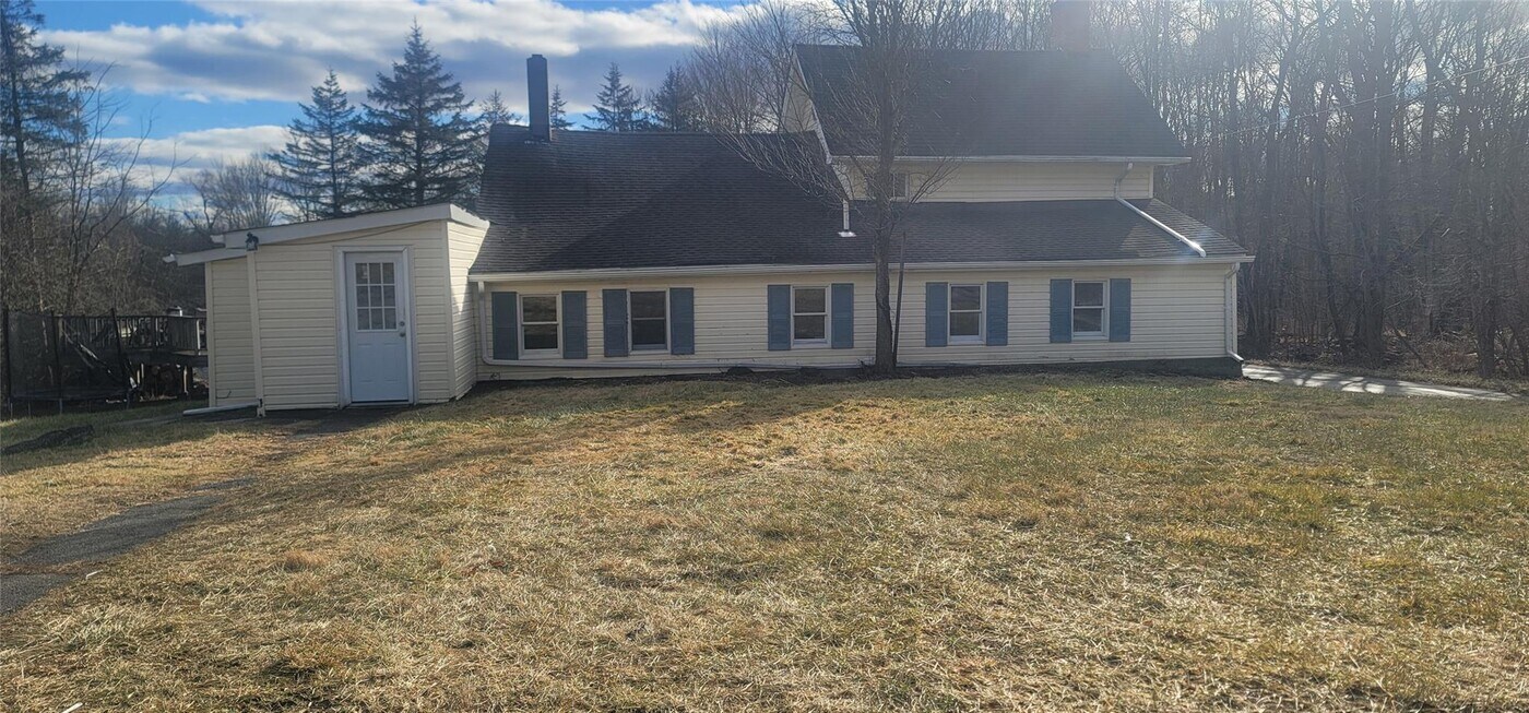 10 Crans Rd in Middletown, NY - Building Photo