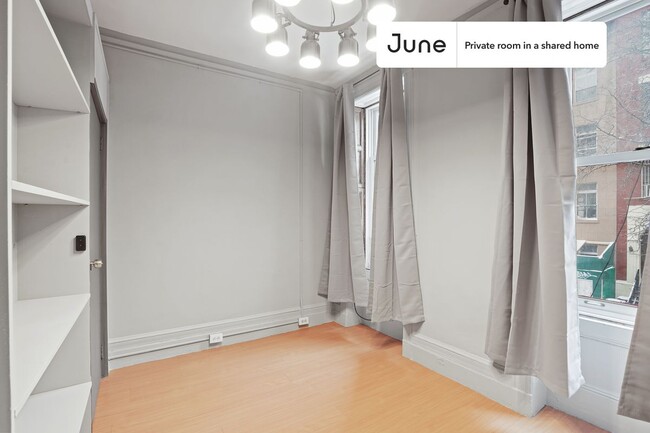 Private bedroom in 4 bed/1 bath Home in New York, NY - Building Photo - Building Photo