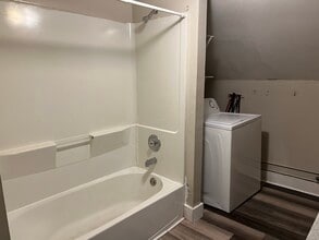 743 N Eddy St in Eau Claire, WI - Foto de edificio - Building Photo