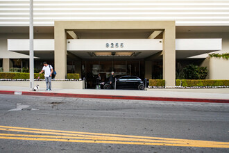 Sierra Towers in West Hollywood, CA - Building Photo - Building Photo