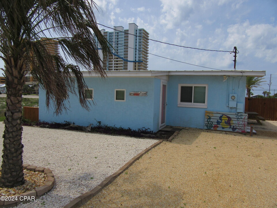 5211 Beach Dr in Panama City, FL - Foto de edificio