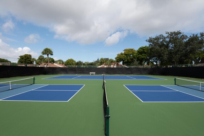 4135 Palm Bay Cir in West Palm Beach, FL - Building Photo - Building Photo