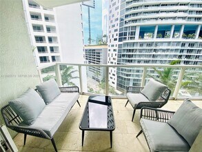 218 SE 14th St, Unit 1104 in Miami, FL - Building Photo - Building Photo