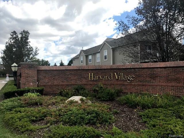 15359 Cornell Dr, Unit 89 in Clinton Township, MI - Foto de edificio