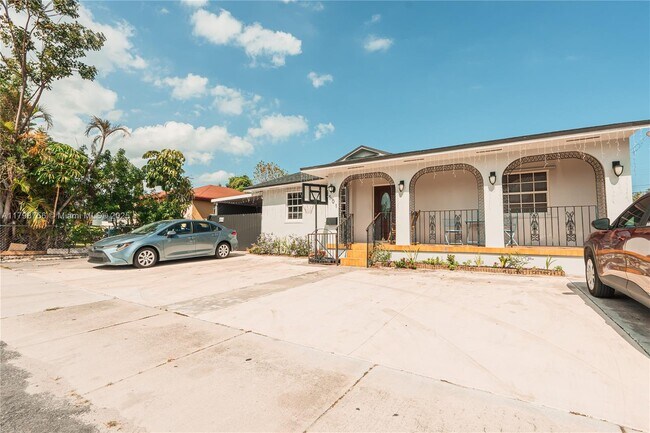 501 NW 32nd Pl in Miami, FL - Building Photo - Building Photo