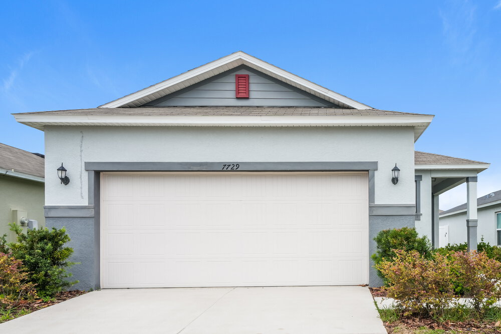 7729 Sunshine Bridge Ave in Gibsonton, FL - Foto de edificio